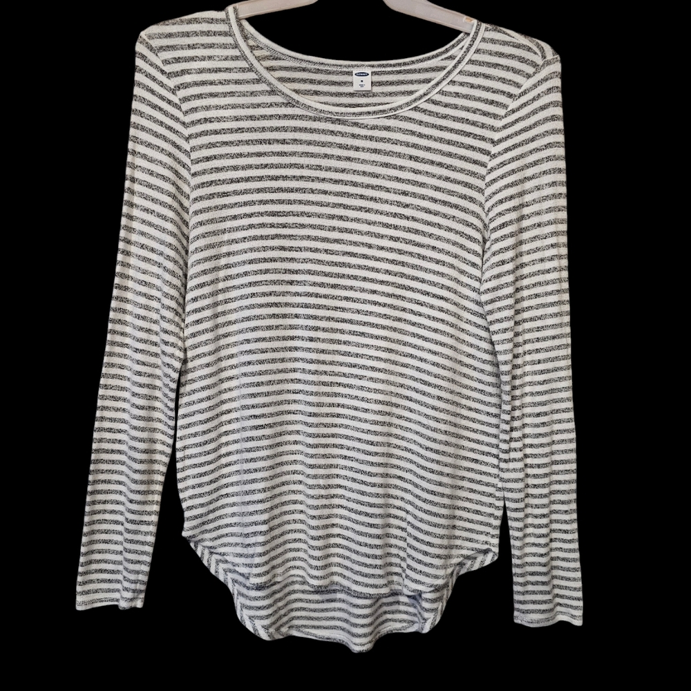 Women's Old Navy Size Medium Gray‎ And White Stripe Long Sleeve Shirt